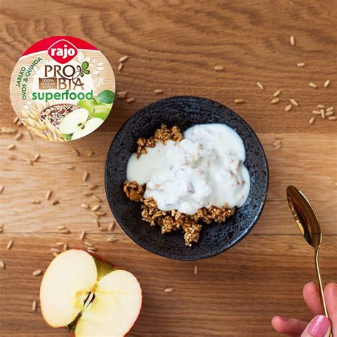 Granola s jogurtom - skvelý raňajkový tip