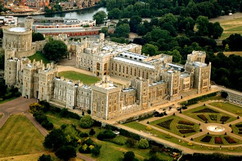 Infografika: Hrad Windsor a kaplnka sv. Juraja počas svadby