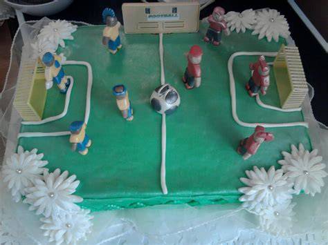 Futbalové ihrisko ako dekor torty - ilustratívne