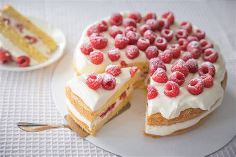 Ganážna vrstvička a torta s malinami - vizuálna ukážka
