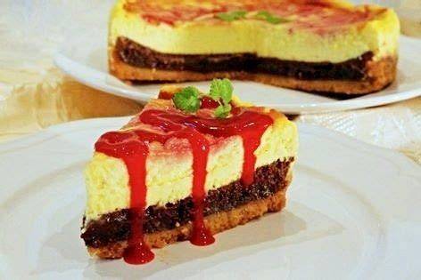 Infografika: Zloženie a vrstvy torty (brownie, piškót a cheesecake) s malinovým coulis