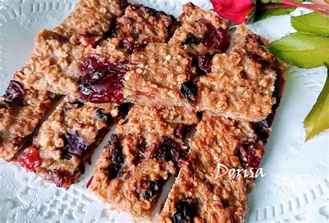 Ovocno-ovsené tyčinky nakrájané na kúsky