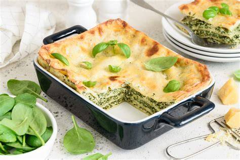 Infografika: Ako vrstviť lasagne - cesta, omáčka, syr, opakovanie