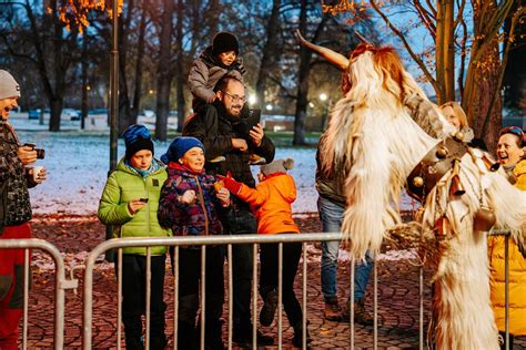 Ilustrácia kulinárskej show s ohňovými efektami