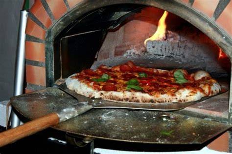 Pizza Brod - klasická pizza z pece na drevo