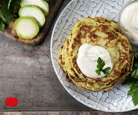 slané cuketové lievance na tanieri