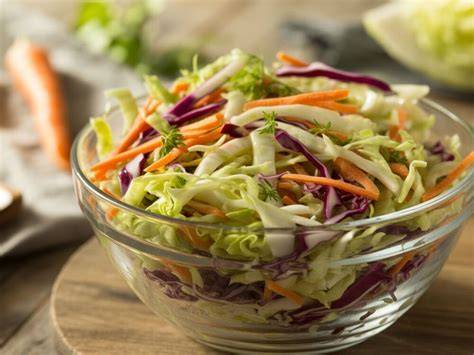 Infografika: zloženie Coleslaw a postup krok po kroku