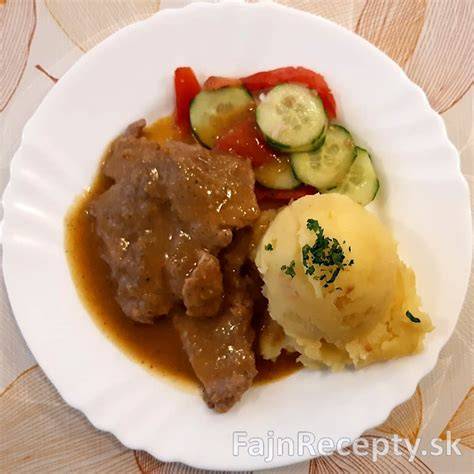 rezne teľacieho mäsa s omáčkou