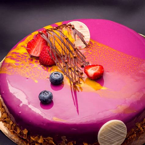 farebná zrkadlová poleva na torte