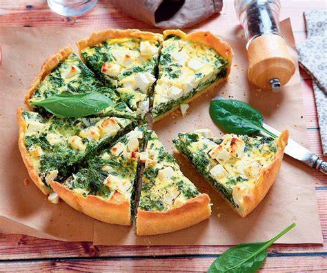 Obrázok: foto ukážka špenátového quiche s kozím syrom na stole