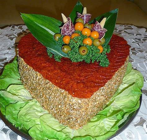 Slaná torta v tvare motorky - dekorácie a detaily
