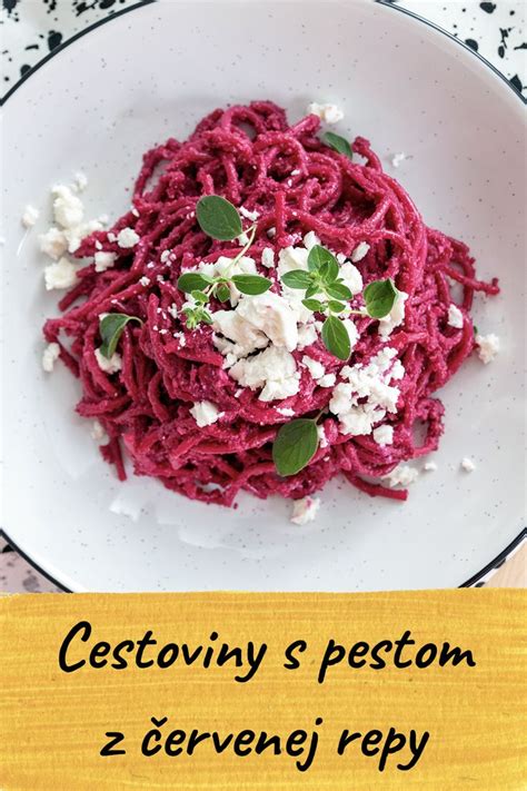 Infografika: Pestrofarebné zobrazenie receptov s ricottou a pestom, vrátane teploty pečenia a čerstvej bylinky