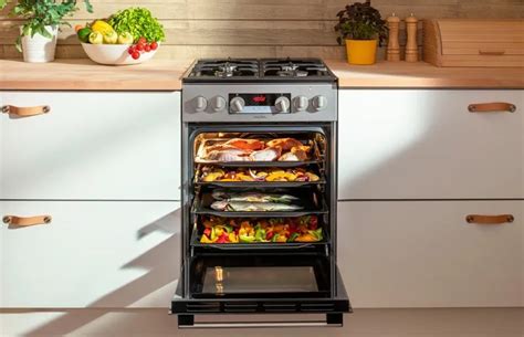 Infografika: Rozmery a usporiadanie plechov v rúre Gorenje K 5351 WH