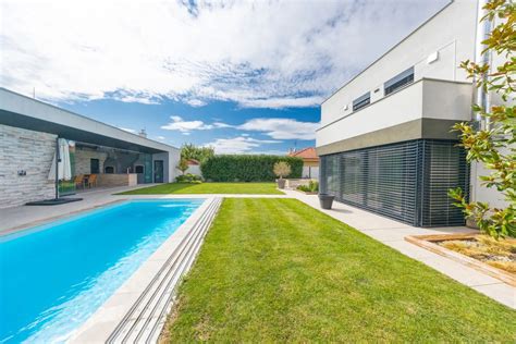 Moderný hydinový farmársky komplex