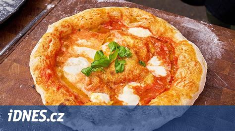 Rôzne druhy lopatiek na pizzu