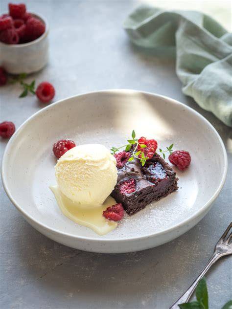 porciované brownies s vanilkovou zmrzlinou