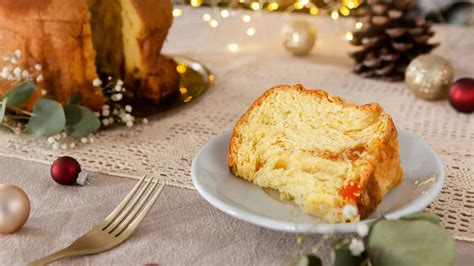 Obrázok Panettone a pandoro na spoločnom stole