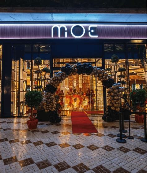 Výber sushi a iných ázijských jedál z ponuky MOE Sushi & Bar