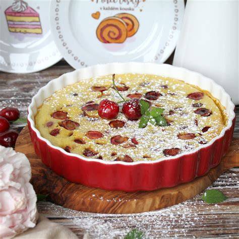 pohľad na hotový clafoutis s čerešňami