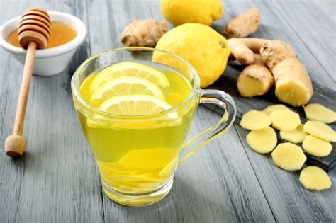 Obrázok znázorňujúci výber receptov s medom a ich ingrediencie