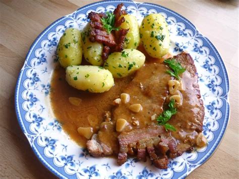 Bravčové jedlá: Bratwurst, Eisbein, Schweinebraten