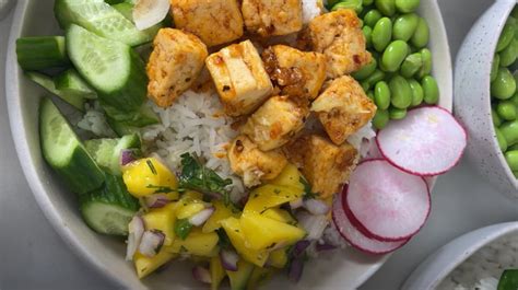 Miska s marinovaným tofu a bylinkami