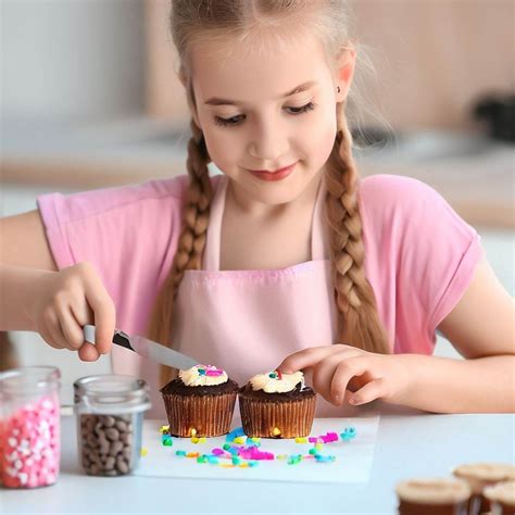 Deti zdobia muffiny
