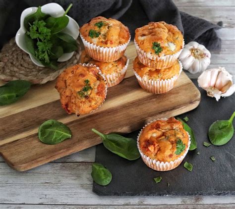 Hotové slané mrkvové muffiny