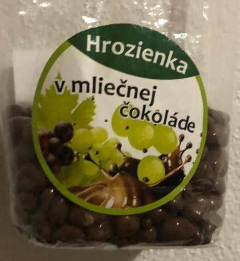 Hrozienka macerované v rumu pripravené na pridanie do cesta