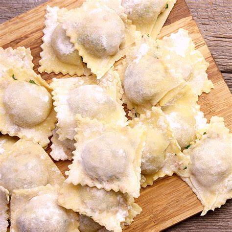 Obrázok: špaldové cestoviny a nápis „domáce ravioli“