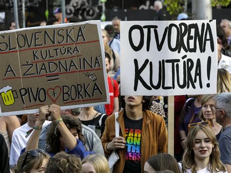 Archiválna snímka zásahu na Hviezdoslovom námestí