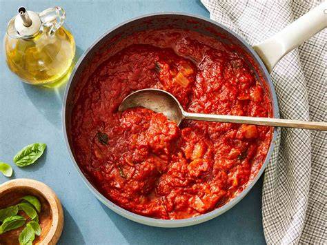 Infografika: Základné zložky sugo di pomodoro a postup