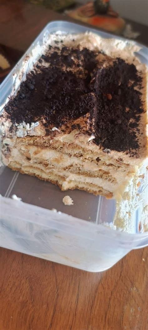 Tiramisu vrstvy a krém v sklenenej mise