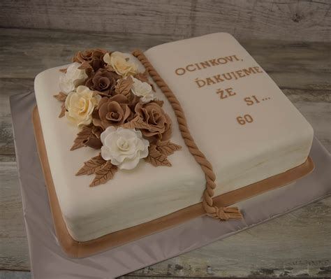 Torta v tvare knihy s právnickou tematikou
