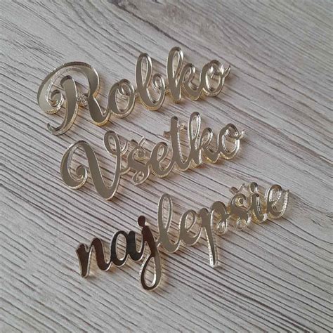 Ilustratívne ukážky textov na tortu a nápisy