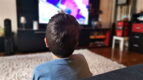 Deti sledujúce televíziu
