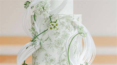 Detail dekorácie torty a elegantné vrstvenie