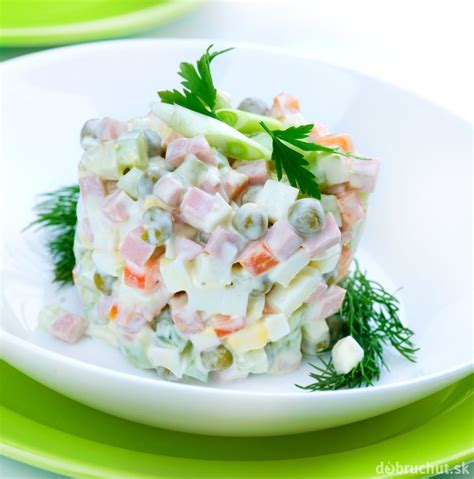 Ilustračná fotografia ingrediencií na vlašský šalát