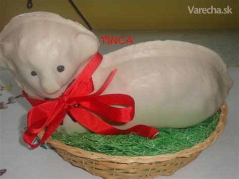 Veľkonočný baranček zdobený bielkovou penou