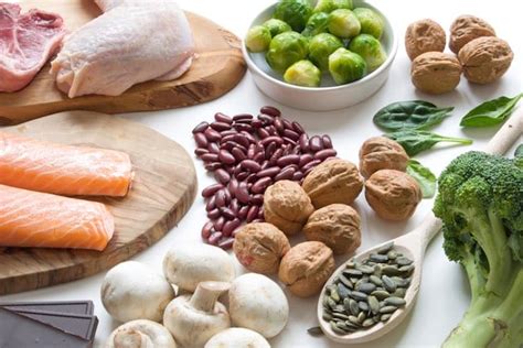 Tabuľka: Odporúčané denné dávky a hlavné zdroje kľúčových živín pre vegánov