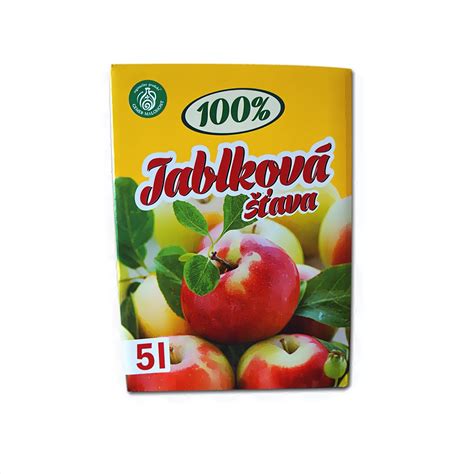 Čerstvá jablková šťava pripravená na uskladnenie