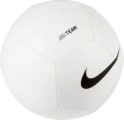 Obrázok futbalového dreso a lopty