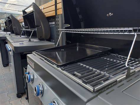 Obrázok: Rozloženie plynového grilu s bočnými horákmi a lavovými kameňmi