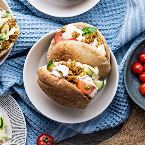Obrázok: Tradičný gyros v pita s tzatziki a zeleninou