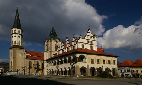 Fotografia historického námestia v slovenskom meste