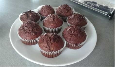 Čerstvé banánovo-čokoládové muffiny