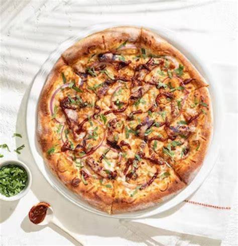 California Pizza - interiér a terasa