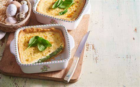 špenátový quiche v porcelánovej zapékacej mise