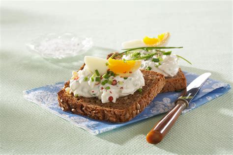 Obrázok: nátierka so slaninou na toastoch