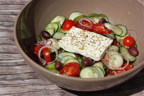 Obrázok: Grécke suroviny pre zapekanú fetu (feta, paradajky, papriky, olivový olej)